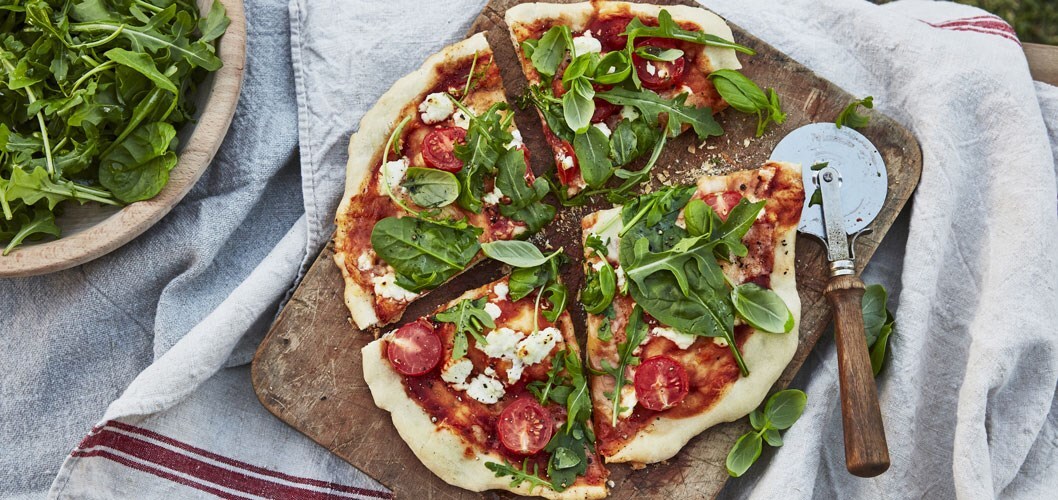 goats-cheese-and-spinach-bbq-pizza