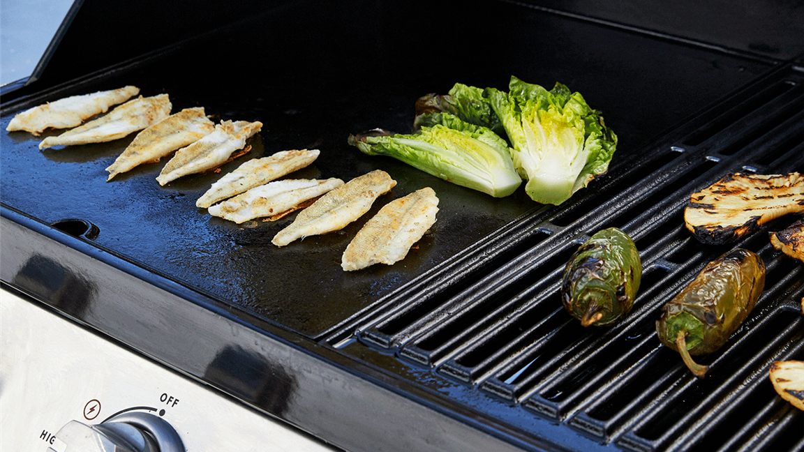 Uninterrupted cooking with a roll away warming tray.