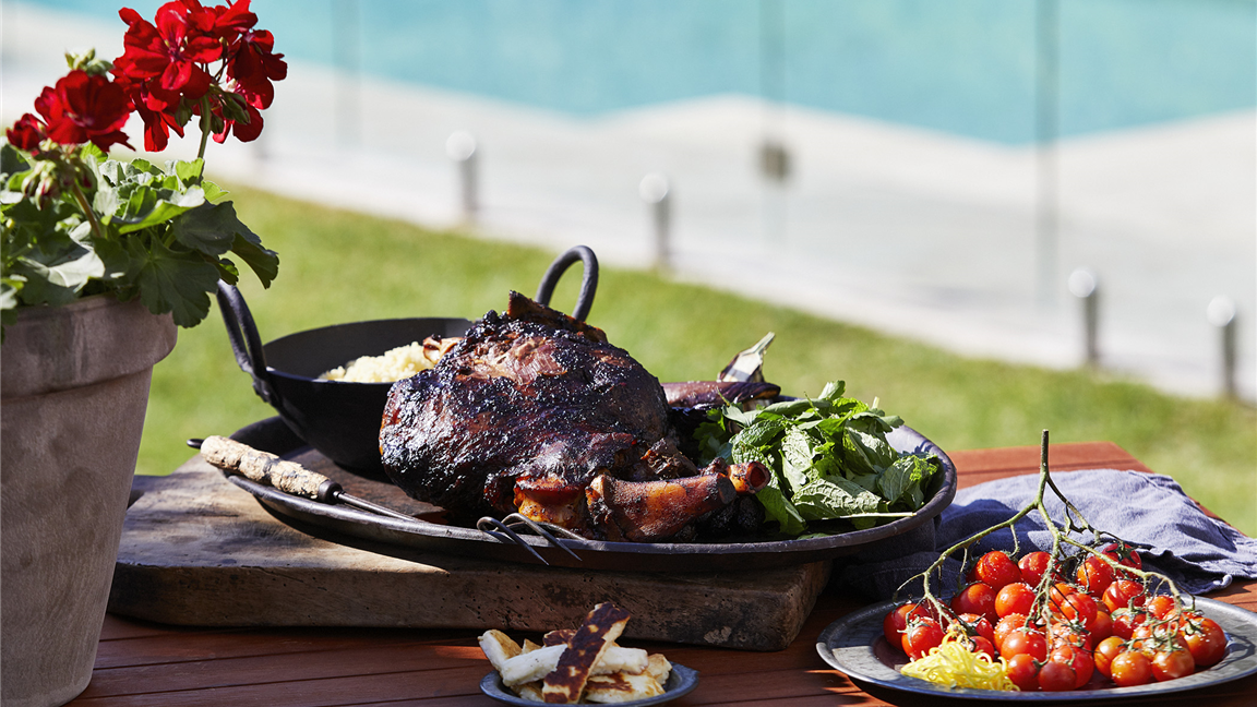 Prep and cook with ease on our worktops at familiar kitchen heights.